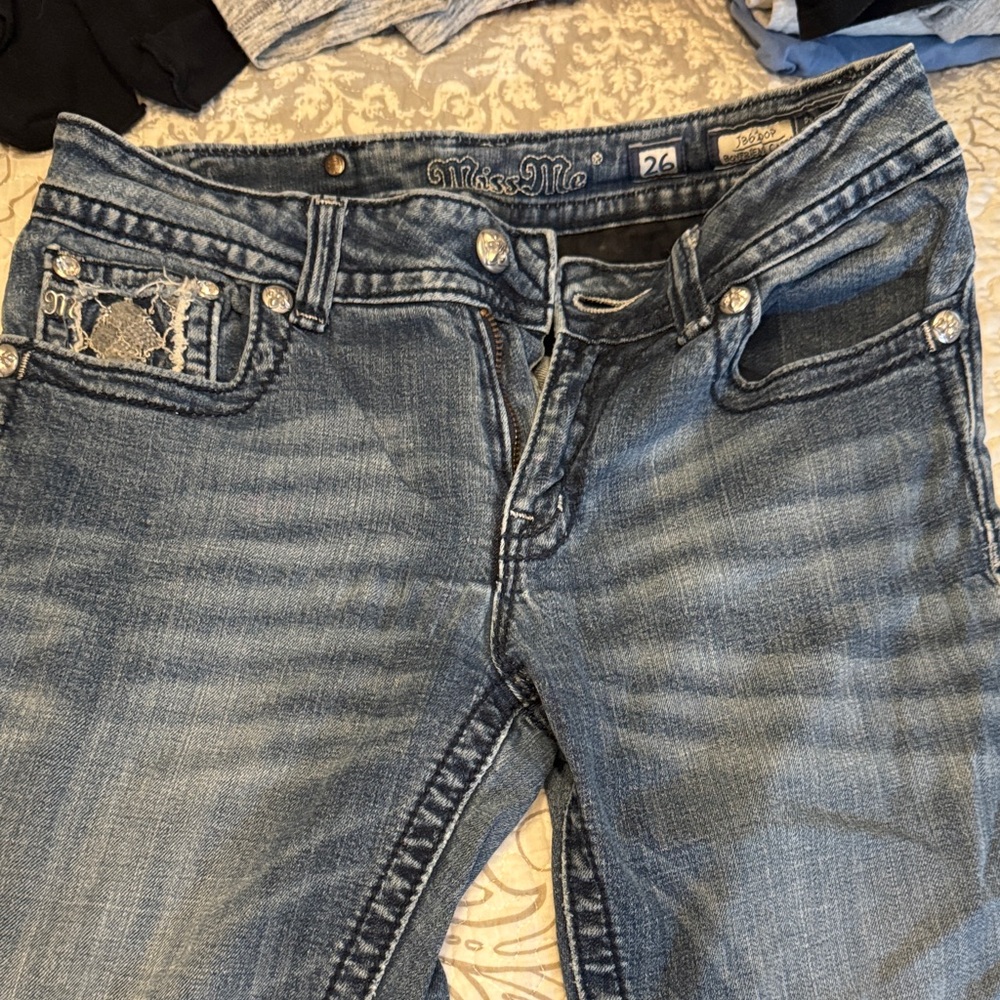 Miss Me Women's Distressed Blue Cropped Jeans